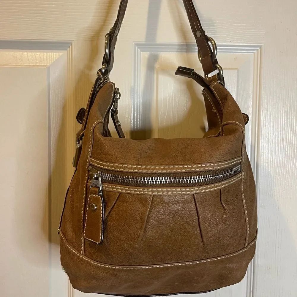 Fossil vintage leather brown shoulder bag with silver tone accent and ha…